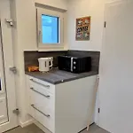 Apartment Haeuschen Im Garten In Der Muelheimer Altstadt *