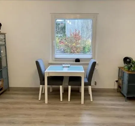 Haeuschen Im Garten In Der Muelheimer Altstadt