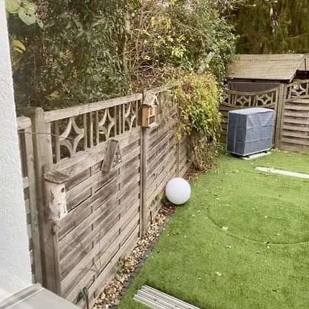 Haeuschen Im Garten In Der Muelheimer Altstadt