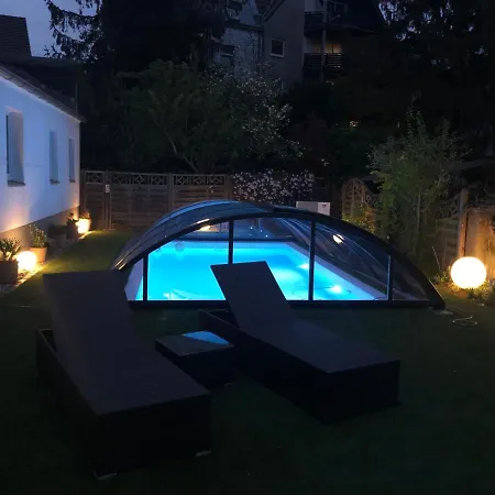 Daire Haeuschen Im Garten In Der Muelheimer Altstadt *