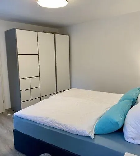 Haeuschen Im Garten In Der Muelheimer Altstadt