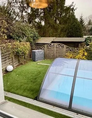 Haeuschen Im Garten In Der Muelheimer Altstadt *