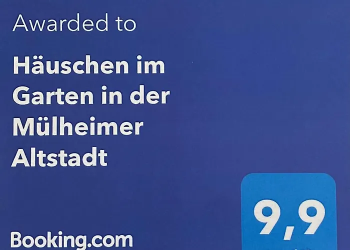 Haeuschen Im Garten In Der Muelheimer Altstadt *